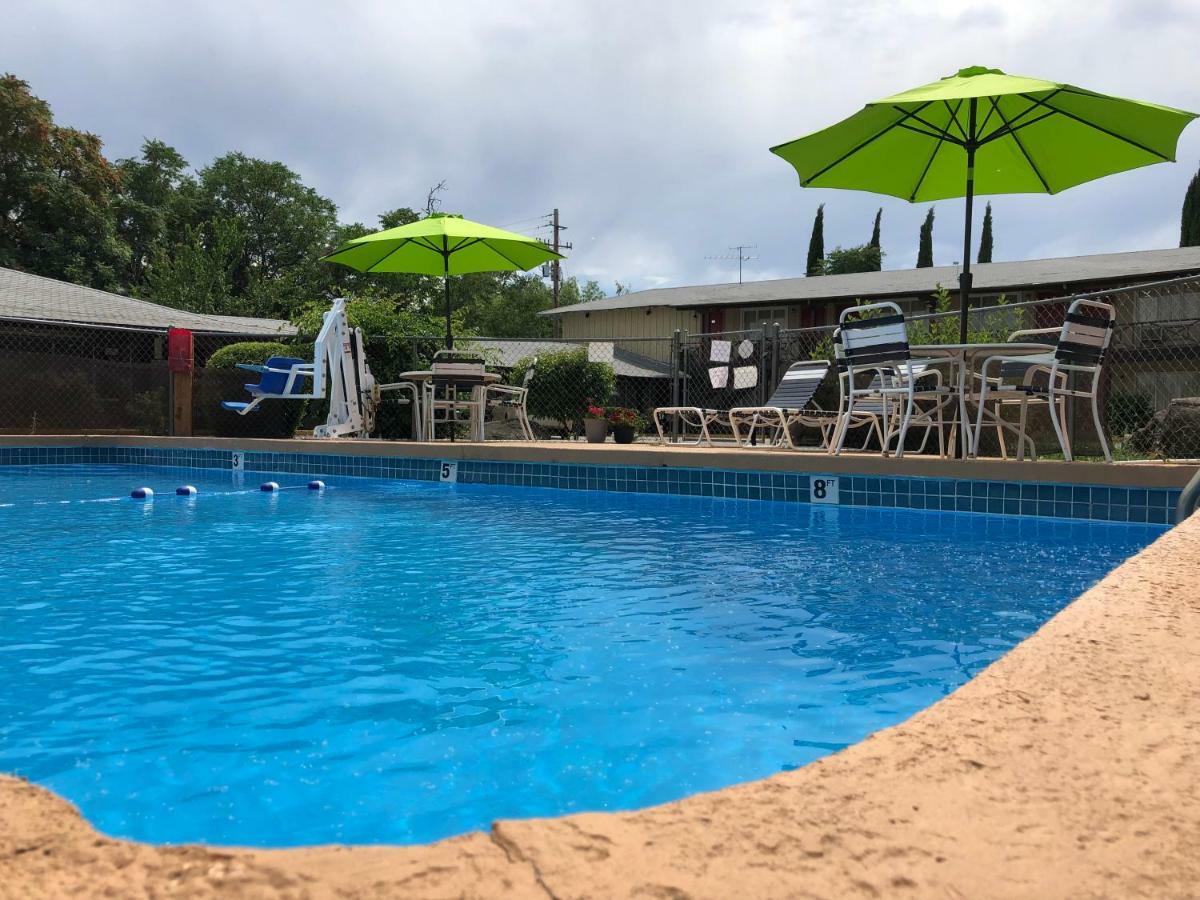 Red Bluff Inn Kültér fotó